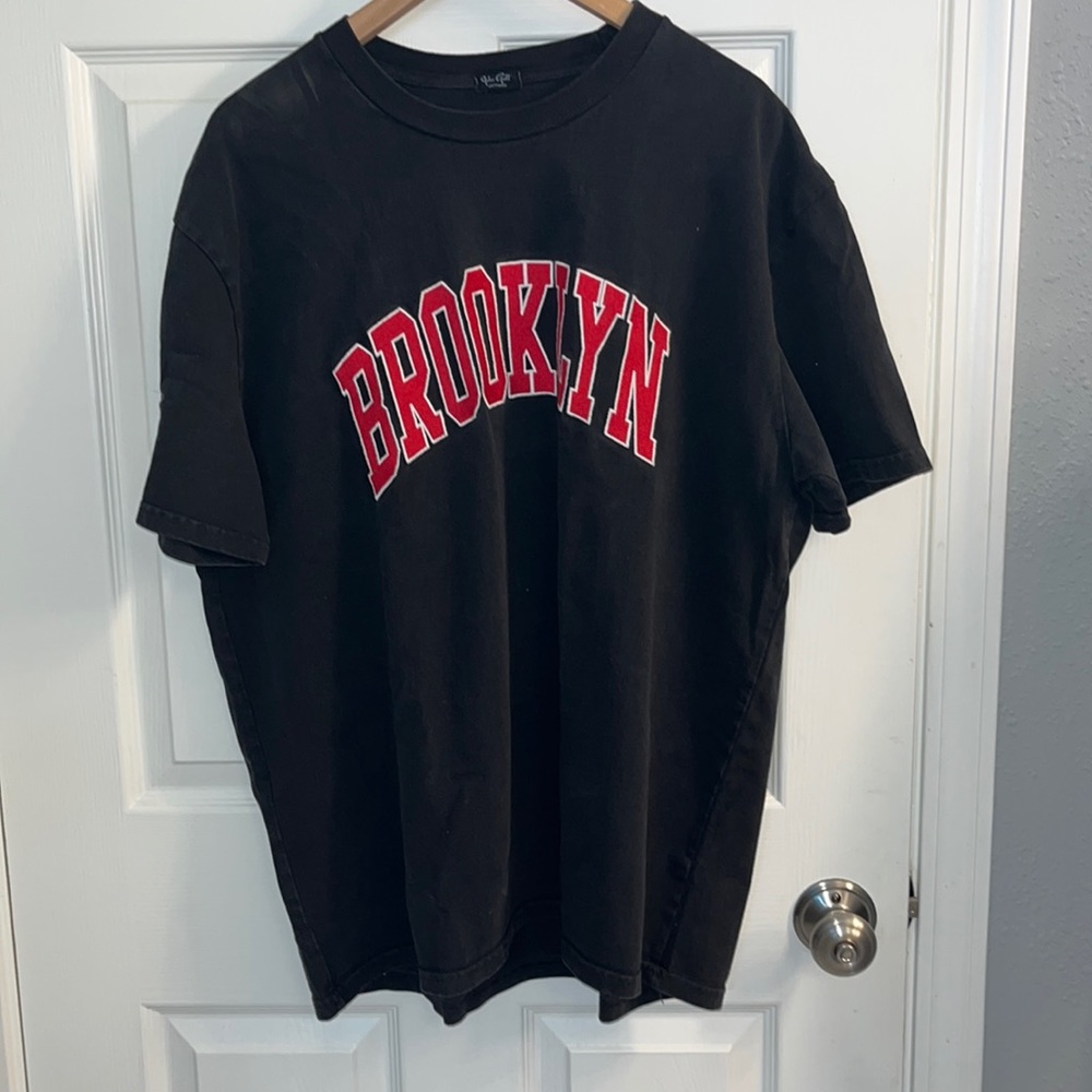 women’s brandy melville graphic tee